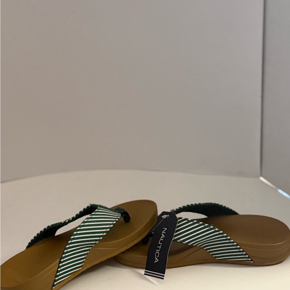 Nautica Green and White Striped Thong Sandals Women’s Size 5 - Picture 2 of 5